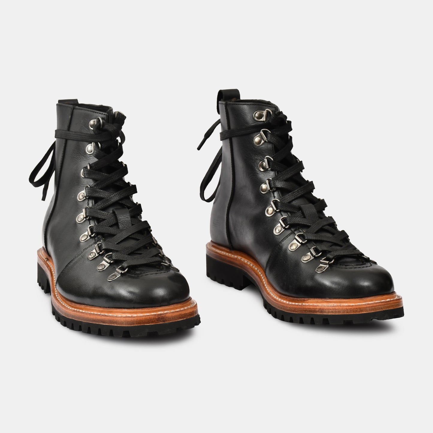 NINE EYELETS ANKLE  LEATHER BOOT