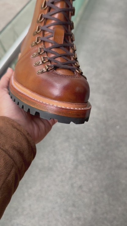 NINE EYELETS ANKLE BOOTS